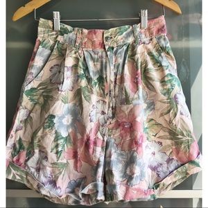Vintage high waisted floral shorts